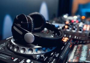 Find The Best DJ & Music Services When Celebrating